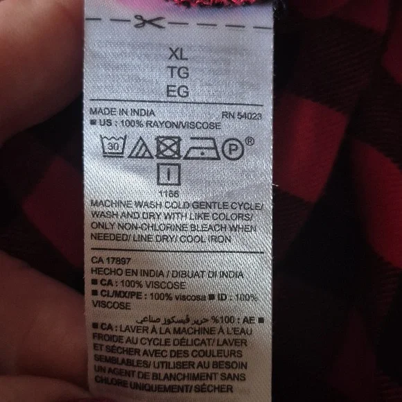 Old Navy Women's Red and Black Plaid Gingham XL Long Sleeve Button Up Shirt - Picture 9 of 9